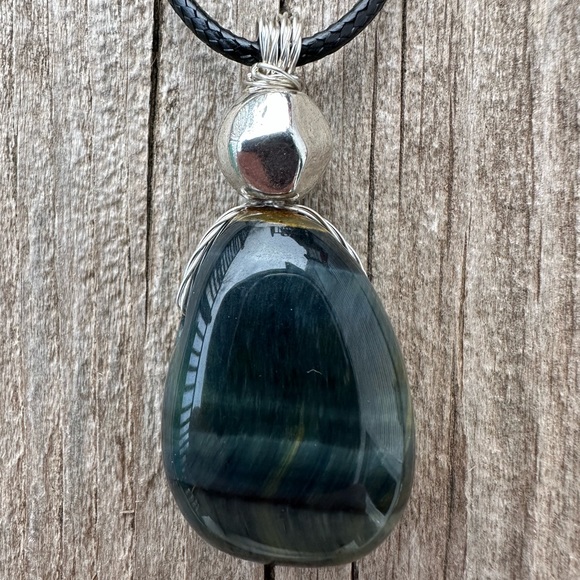 Blue Tiger Eye (Hawk Eye) for Connection to Sun and Earth Energies & Protection - Picture 2 of 8